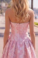 Laden Sie das Bild in den Galerie-Viewer, Trägerloses lila A-Line Pearls Jacquard Homecoming-Kleid mit Schleife