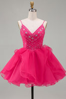 Laden Sie das Bild in den Galerie-Viewer, A-Linie Hot Pink Rhinestone Rüschen Kurzes Abendkleid mit Perlen
