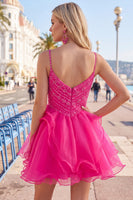 Laden Sie das Bild in den Galerie-Viewer, A-Linie Hot Pink Rhinestone Rüschen Kurzes Abendkleid mit Perlen