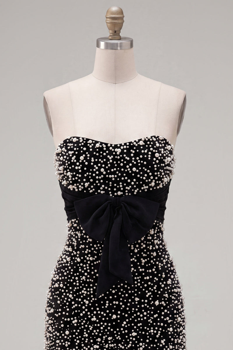 Laden Sie das Bild in den Galerie-Viewer, Schwarzes, trägerloses Bodycon-Perlen-Rüschen-Homecoming-Kleid mit Schleife