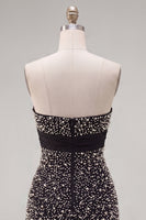 Laden Sie das Bild in den Galerie-Viewer, Schwarzes, trägerloses Bodycon-Perlen-Rüschen-Homecoming-Kleid mit Schleife