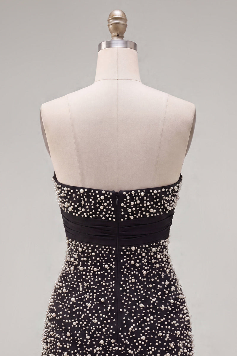 Laden Sie das Bild in den Galerie-Viewer, Schwarzes, trägerloses Bodycon-Perlen-Rüschen-Homecoming-Kleid mit Schleife
