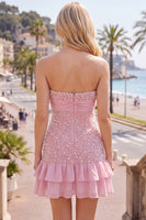 Laden Sie das Bild in den Galerie-Viewer, Rosa trägerloses, enges Rüschen-Perlen-Kurzes Homecoming-Kleid mit Schleife