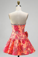 Laden Sie das Bild in den Galerie-Viewer, Orange Jacquard A-Linie Trägerloses Rhstone Rüschen Kurzes Abendkleid mit Schleife