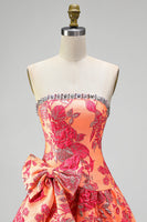 Laden Sie das Bild in den Galerie-Viewer, Orange Jacquard A-Linie Trägerloses Rhstone Rüschen Kurzes Abendkleid mit Schleife