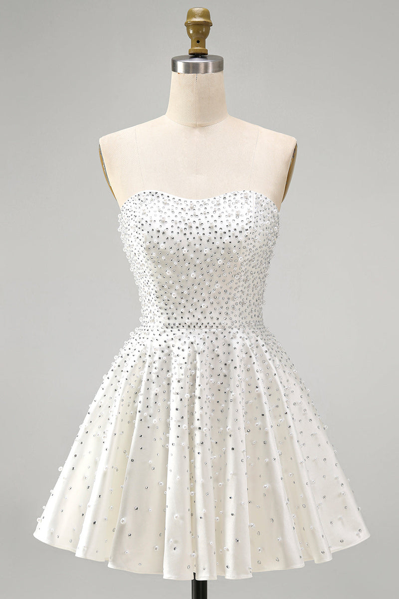 Laden Sie das Bild in den Galerie-Viewer, Weißes, trägerloses Mini-Perlen-Homecoming-Kleid mit Perlen-Ketten aus A-Line