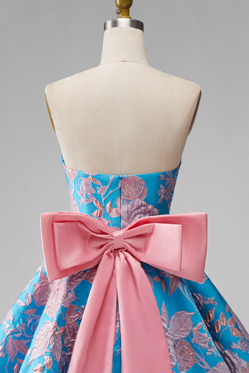 Laden Sie das Bild in den Galerie-Viewer, Blaues Jacquard A-Line trägerloses kurzes Homecoming-Kleid mit Schleife