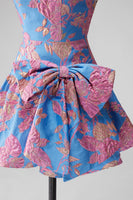 Laden Sie das Bild in den Galerie-Viewer, Jacquard Blaues Trägerloses Rüschendes A-Linie Kurzes Abendkleid mit Schleife
