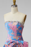 Laden Sie das Bild in den Galerie-Viewer, Jacquard Blaues Trägerloses Rüschendes A-Linie Kurzes Abendkleid mit Schleife