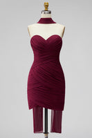 Laden Sie das Bild in den Galerie-Viewer, Burgunderrotes, gerafftes, trägerloses, bodycon Chiffon Kurzes Homecoming-Kleid mit drapiertem Halsband