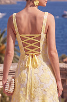 Laden Sie das Bild in den Galerie-Viewer, Grünes A-Linien-Quadrathals-Midi-Blumenkleid mit Perlenausschnitt und Spitze hinten