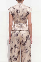 Laden Sie das Bild in den Galerie-Viewer, Champagne Black Flower Peak Revers 2-teilige Satin-Einknopf-Damenanzüge mit Gürtel