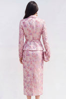 Laden Sie das Bild in den Galerie-Viewer, Rosa Fuchsia-Blumensatin 2-teiliges Midi-Kleid mit Peak-Revers und Schlitz