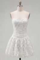 Laden Sie das Bild in den Galerie-Viewer, A-Line weißes Sweetheart Blumen-Homecoming-Kleid
