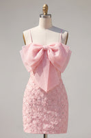 Laden Sie das Bild in den Galerie-Viewer, Rosa Bodycon Spaghetti-Träger mit Perlen, Blumen-Homecoming-Kleid mit Schleife