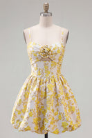 Laden Sie das Bild in den Galerie-Viewer, Gelbes A-Line Spaghetti-Träger Blumen-Homecoming-Kleid