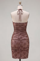 Laden Sie das Bild in den Galerie-Viewer, Chocolate Bodycon Neckholderhals-Homecoming-Kleid mit Perlen