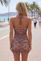 Laden Sie das Bild in den Galerie-Viewer, Chocolate Bodycon Neckholderhals-Homecoming-Kleid mit Perlen