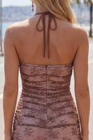 Laden Sie das Bild in den Galerie-Viewer, Chocolate Bodycon Neckholderhals-Homecoming-Kleid mit Perlen