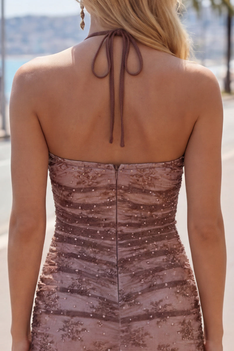 Laden Sie das Bild in den Galerie-Viewer, Chocolate Bodycon Neckholderhals-Homecoming-Kleid mit Perlen