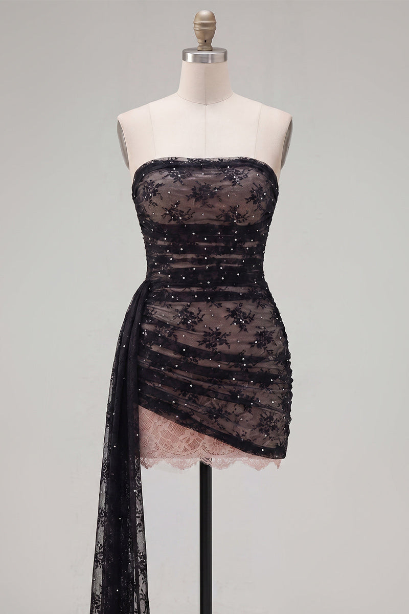Laden Sie das Bild in den Galerie-Viewer, Schwarzes, trägerloses Bodycon mit Falten und Perlen-Homecoming-Kleid mit Schärpe
