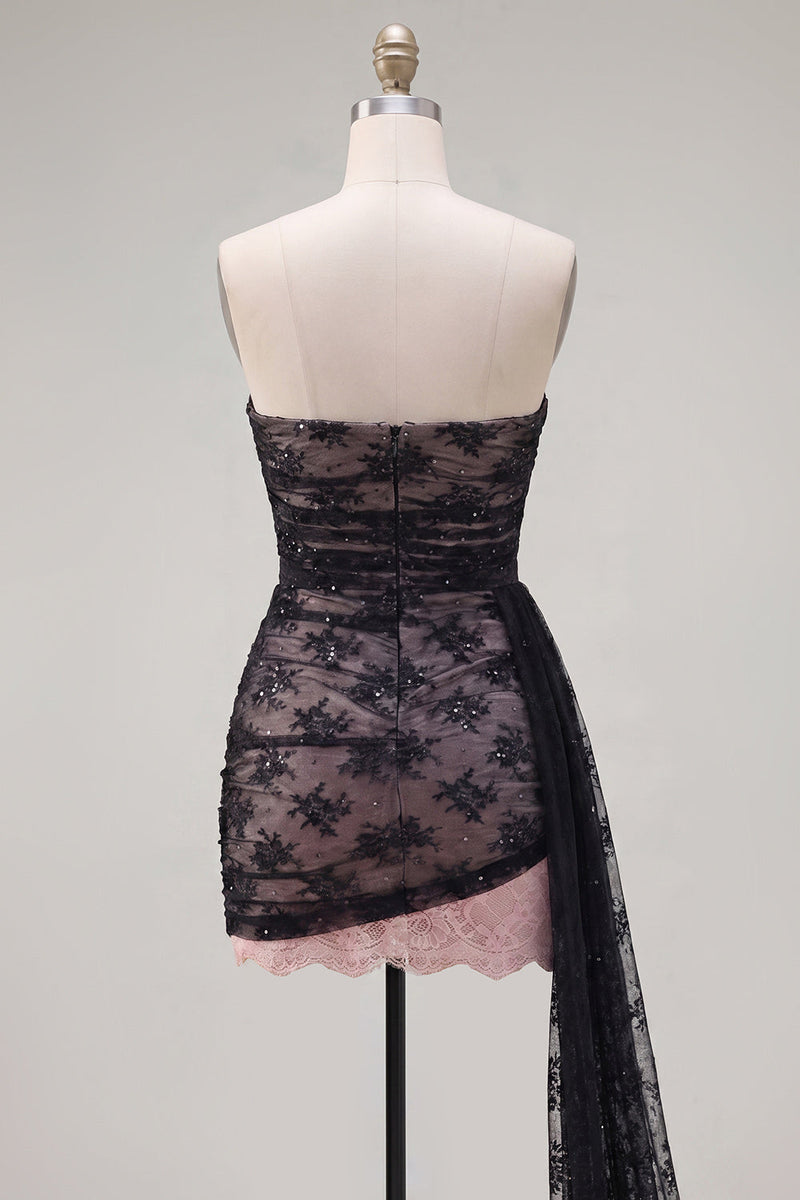 Laden Sie das Bild in den Galerie-Viewer, Schwarzes, trägerloses Bodycon mit Falten und Perlen-Homecoming-Kleid mit Schärpe