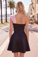 Laden Sie das Bild in den Galerie-Viewer, Schwarzes, pinkes A-Linien-Kurzhaus-Homecoming-Kleid mit einer Schulter und 3D-Blume
