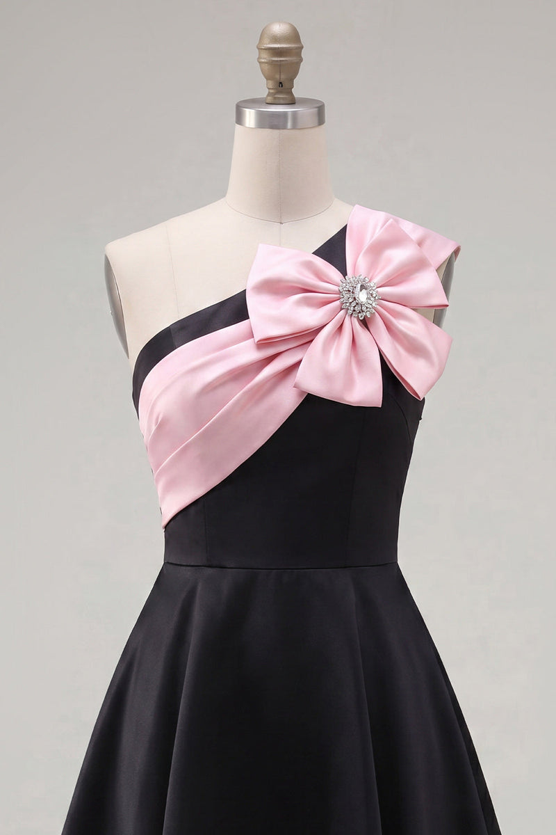 Laden Sie das Bild in den Galerie-Viewer, Schwarzes, pinkes A-Linien-Kurzhaus-Homecoming-Kleid mit einer Schulter und 3D-Blume