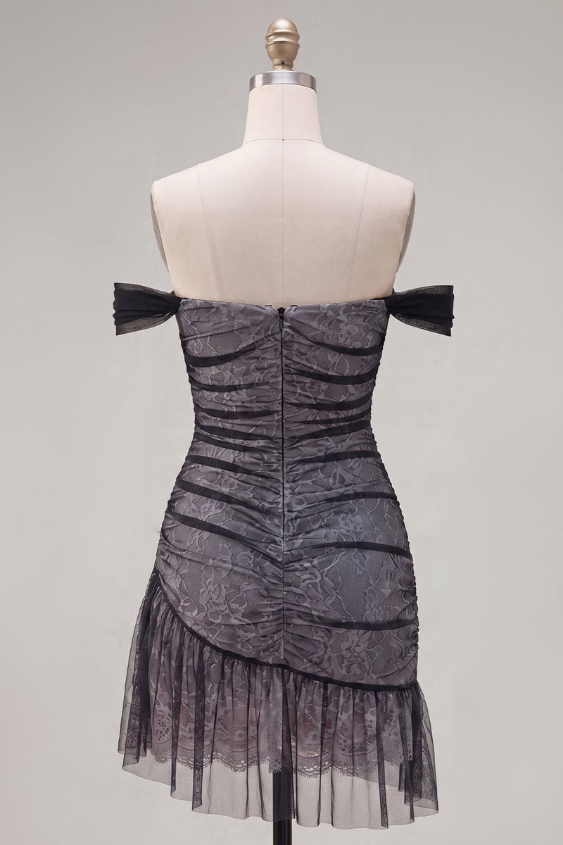 Laden Sie das Bild in den Galerie-Viewer, Off-the-shoulder schwarzer Tüll-Bodycon Asymmetrisches Homecoming-Kleid mit Rüschen