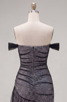 Laden Sie das Bild in den Galerie-Viewer, Off-the-shoulder schwarzer Tüll-Bodycon Asymmetrisches Homecoming-Kleid mit Rüschen