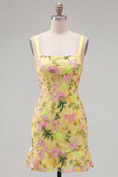 Laden Sie das Bild in den Galerie-Viewer, Gelbes Bodycon-Kleid mit Blumen und Rüschen und Homecoming-Kleid mit Spitze hinten