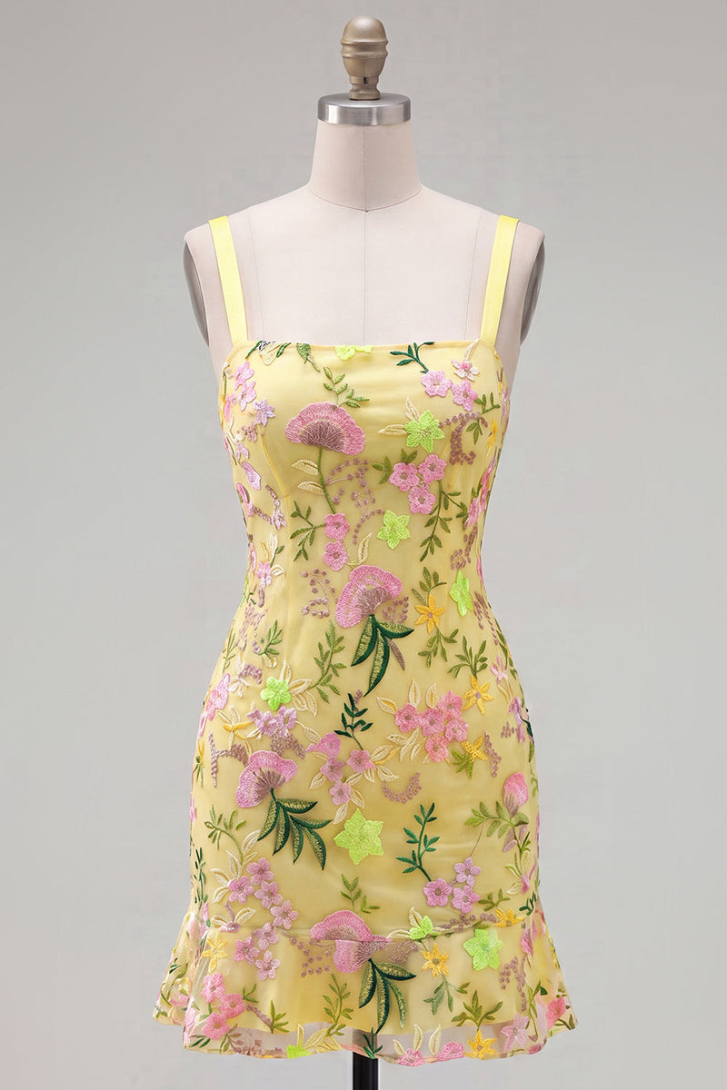 Laden Sie das Bild in den Galerie-Viewer, Gelbes Bodycon-Kleid mit Blumen und Rüschen und Homecoming-Kleid mit Spitze hinten