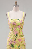Laden Sie das Bild in den Galerie-Viewer, Gelbes Bodycon-Kleid mit Blumen und Rüschen und Homecoming-Kleid mit Spitze hinten