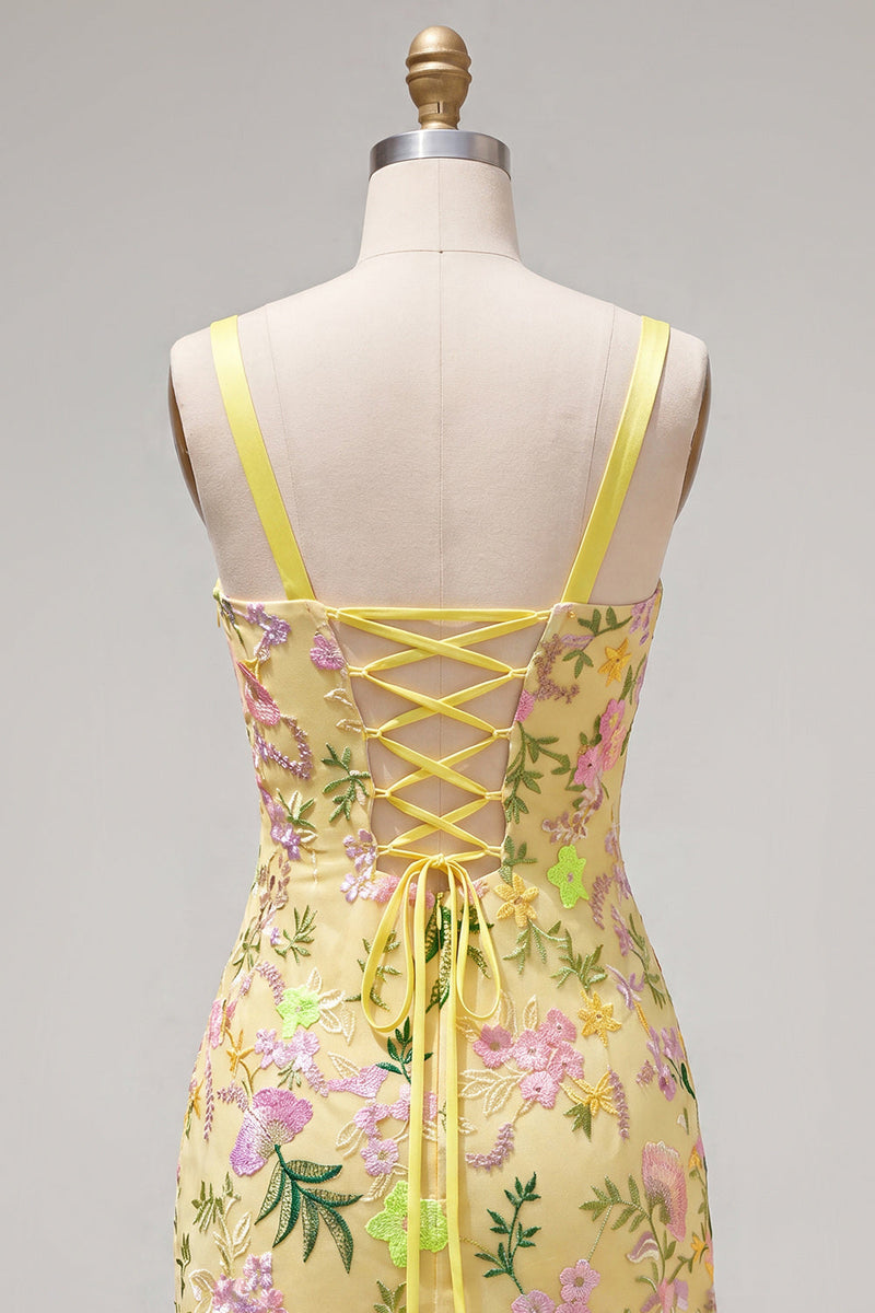 Laden Sie das Bild in den Galerie-Viewer, Gelbes Bodycon-Kleid mit Blumen und Rüschen und Homecoming-Kleid mit Spitze hinten