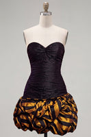 Laden Sie das Bild in den Galerie-Viewer, Schwarzes goldenes Bodycon Sweetheart Homecoming-Kleid mit Rüschen