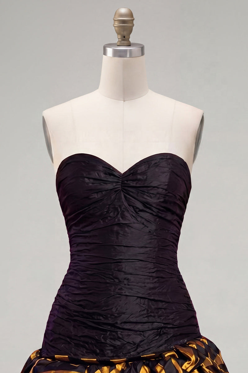 Laden Sie das Bild in den Galerie-Viewer, Schwarzes goldenes Bodycon Sweetheart Homecoming-Kleid mit Rüschen