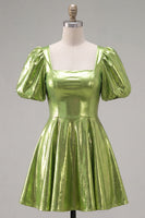 Laden Sie das Bild in den Galerie-Viewer, Gelbes metallisches A-Linien-Homecoming-Kleid mit quadratem Ausschnitt und Puffärmeln