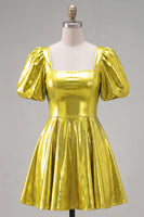 Laden Sie das Bild in den Galerie-Viewer, Gelbes metallisches A-Linien-Homecoming-Kleid mit quadratem Ausschnitt und Puffärmeln
