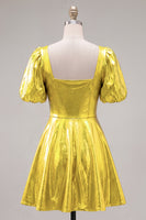 Laden Sie das Bild in den Galerie-Viewer, Gelbes metallisches A-Linien-Homecoming-Kleid mit quadratem Ausschnitt und Puffärmeln