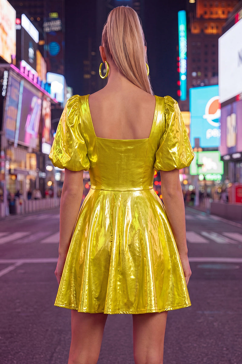Laden Sie das Bild in den Galerie-Viewer, Gelbes metallisches A-Linien-Homecoming-Kleid mit quadratem Ausschnitt und Puffärmeln
