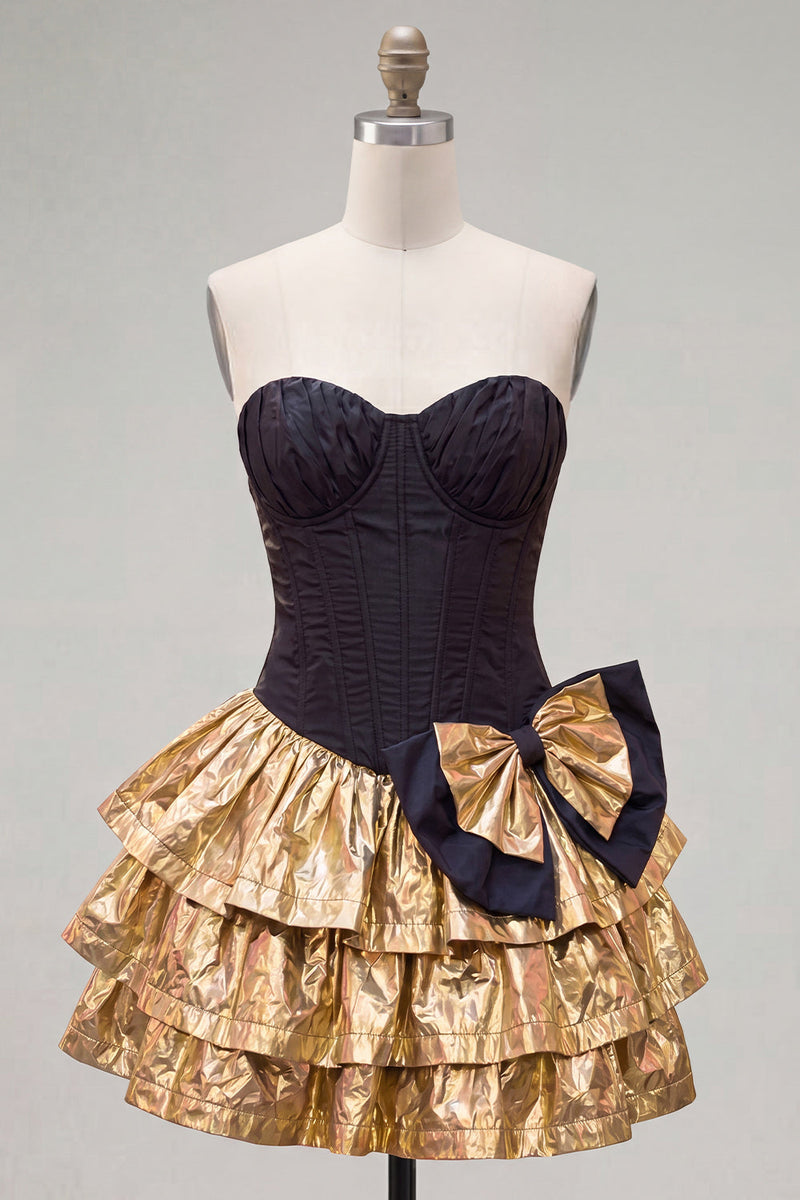 Laden Sie das Bild in den Galerie-Viewer, A-Line Schwarzes goldgestuftes Sweetheart-Korsett-Homecoming-Kleid mit Schleife