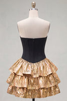 Laden Sie das Bild in den Galerie-Viewer, A-Line Schwarzes goldgestuftes Sweetheart-Korsett-Homecoming-Kleid mit Schleife