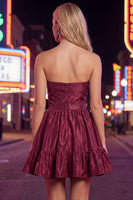 Laden Sie das Bild in den Galerie-Viewer, Trägerloses, dunkelgrünes A-Linien-Rüschen-Homecoming-Kleid mit Schleife
