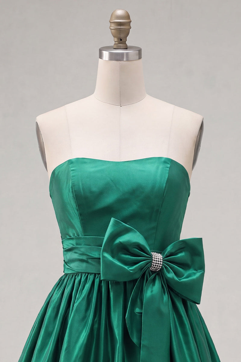 Laden Sie das Bild in den Galerie-Viewer, Trägerloses, dunkelgrünes A-Linien-Rüschen-Homecoming-Kleid mit Schleife