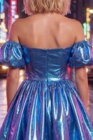 Laden Sie das Bild in den Galerie-Viewer, Off-the-shoulder blaues A-Line-Metallic-Homecoming-Kleid mit Puffärmeln