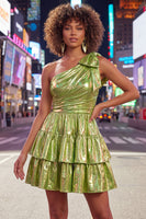 Laden Sie das Bild in den Galerie-Viewer, Ein Schulter-Fuchsia-A-Linien-Metallic-Runden-Homecoming-Kleid mit Schleife