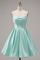 Laden Sie das Bild in den Galerie-Viewer, Mint A-Linie Trägerloses Satin-Homecoming-Kleid mit Falten