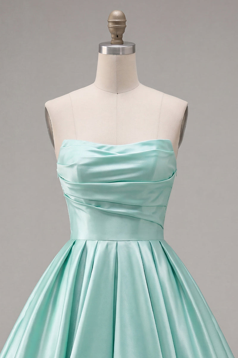 Laden Sie das Bild in den Galerie-Viewer, Mint A-Linie Trägerloses Satin-Homecoming-Kleid mit Falten