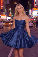 Laden Sie das Bild in den Galerie-Viewer, Mint A-Linie Trägerloses Satin Kurzes Abendkleid mit Falten