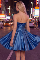 Laden Sie das Bild in den Galerie-Viewer, Mint A-Linie Trägerloses Satin-Homecoming-Kleid mit Falten